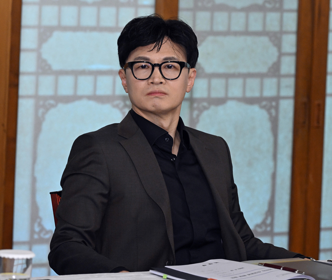 한동훈 법무부 장관이 18일 오후 서울 종로구 총리 공관에서 열린 고위당정협의회에 참석해 자리하고 있다./사진=뉴시스