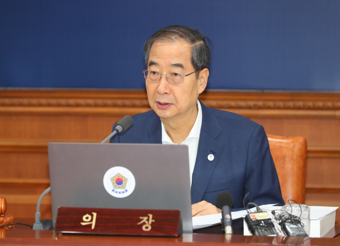 한덕수 국무총리가 11일 오전 서울 종로구 서울정부청사에서 열린 국무회의에 참석해 발언하고 있다.