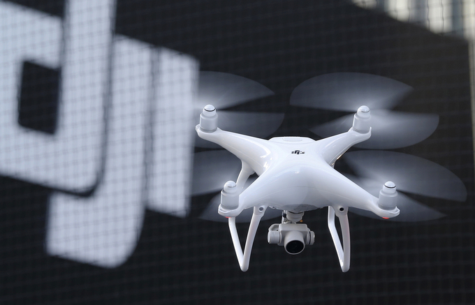 드론 제조업체 중국 DJI(다장이노베이션) 제품 팬텀 4의 모습/사진=뉴시스