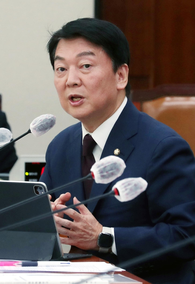 안철수 국민의힘 의원이 11일 오전 서울 여의도 국회에서 열린 외교통일위원회 국정감사에서 질의를 하고 있다/사진=뉴시스
