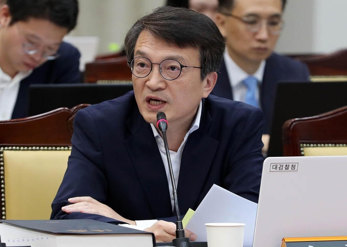 김의겸 더불어민주당 의원이 23일 서울 서초구 대검찰청에서 열린 국회 법제사법위원회의 대검찰청에 대한 국정감사에서 자료제출을 요구하고 있다./사진=뉴시스