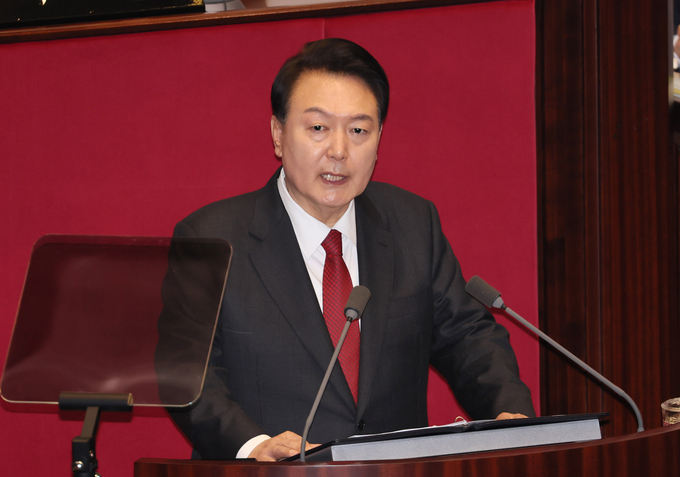 윤석열 대통령이 31일 오전 서울 여의도 국회 본회의장에서 2024년도 예산안에 대한 시정연설을 하고 있다/사진=뉴시스