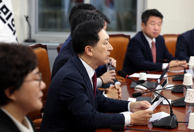 김기현 국민의힘 대표가 지난 6일 오전 서울 여의도 국회에서 열린 최고위원회의에서 발언을 하고 있다/사진=뉴시스
