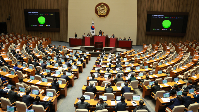 9일 오후 서울 여의도 국회에서 열린 제410회 국회(정기회) 제11차 본회의에서 방송법 일부개정법률안(대안)이 재적 298인, 재석 197인, 찬성 176인, 반대 0인, 기권 0인으로 가결되고 있다/사진=뉴시스