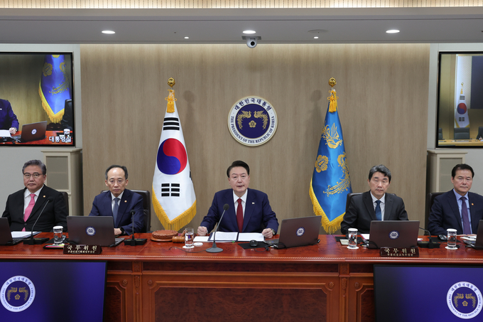 윤석열 대통령이 지난 14일 서울 용산 대통령실 청사에서 열린 제47회 국무회의를 주재하고 있다./사진=뉴시스