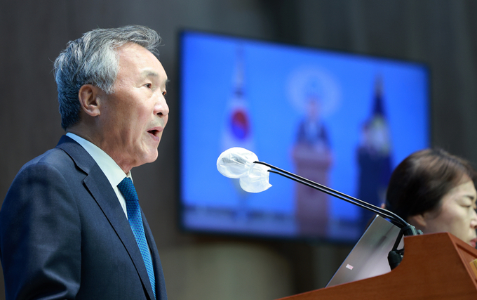 학규 동아시아미래재단 상임고문이 4일 오후 서울 여의도 국회 소통관에서 선거제도 개정 문제와 당면 현안 관련 기자회견을 하는 모습/사진=뉴시스
