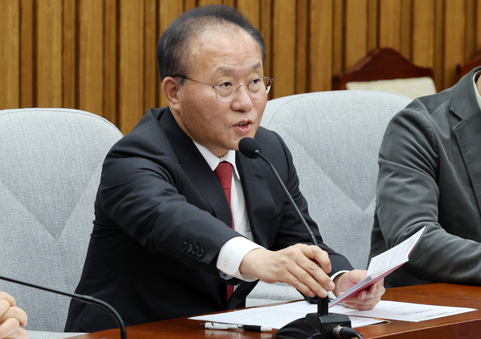 윤재옥 국민의힘 원내대표가 2일 오전 서울 여의도 국회에서 열린 원내대책회의에서 발언을 하고 있는 모습/사진=뉴시