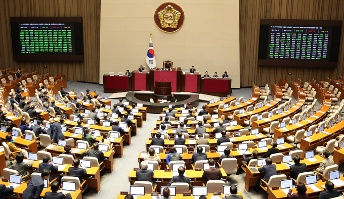 9일 오후 서울 여의도 국회 본회의장에서 열린 제411회국회(임시회) 4차 본회의에서 '10·29이태원참사 피해자 권리보장과 진상규명 및 재발방지를 위한 특별법안(수정안)'이 가결되고 있다/사진=뉴시스
