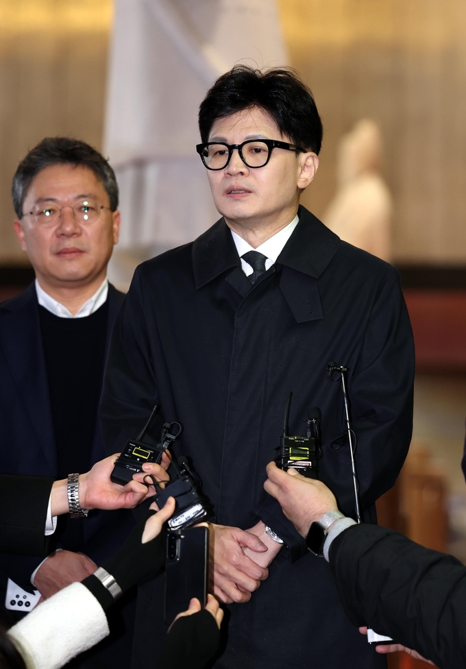 한동훈 국민의힘 비상대책위원장이 22일 오전 서울 여의도 국회로 출근하며 취재진의 질문에 답변하고 있다/사진=뉴시스
