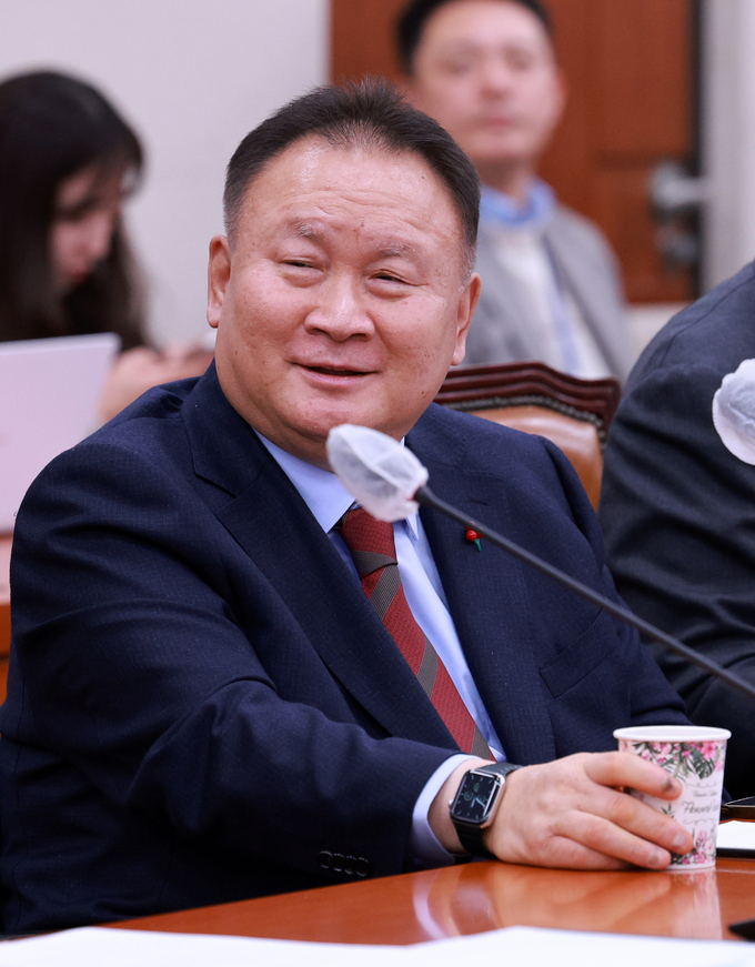  이상민 국민의힘 의원이 9일 오전 서울 여의도 국회에서 열린 외교통일위원회 전체회의에 참석해 자리에 앉아 있다/사진=뉴시스