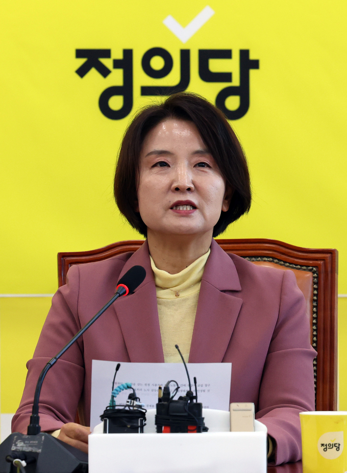 이은주 정의당 의원이 지난 2023년 11월 21일 서울 여의도 국회에서 열린 의원총회에서 발언을 하고 있는 모습/사진=뉴시스