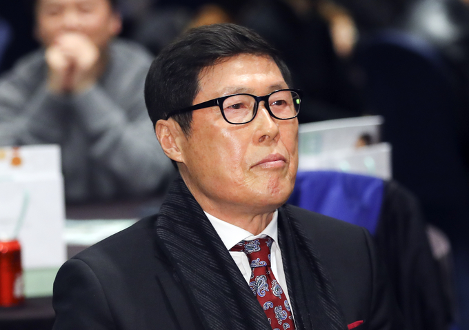 차범근 이사장이 2일 오전 서울 종로구 HW컨벤션센터에서 열린 제35회 차범근 축구상 시상식에 참석해 생각에 잠겨 있다/사진=뉴시스