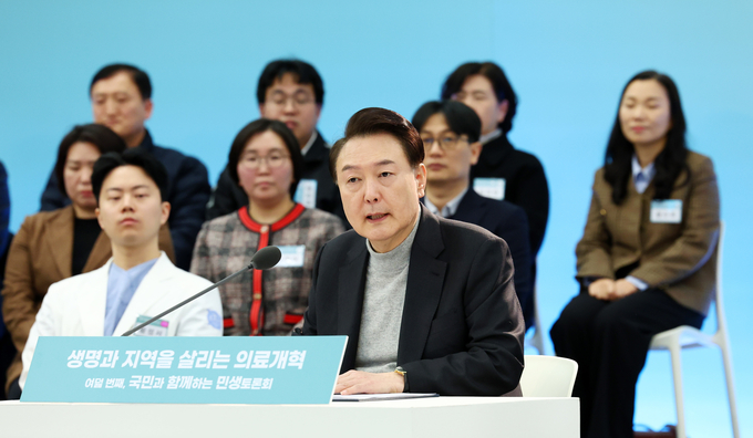 윤석열 대통령이 1일 경기 성남 분당서울대학교병원에서 생명과 지역을 살리는 의료개혁 주제로 열린 여덟 번째 국민과 함께하는 민생토론회에서 발언하고 있다/사진=뉴시
