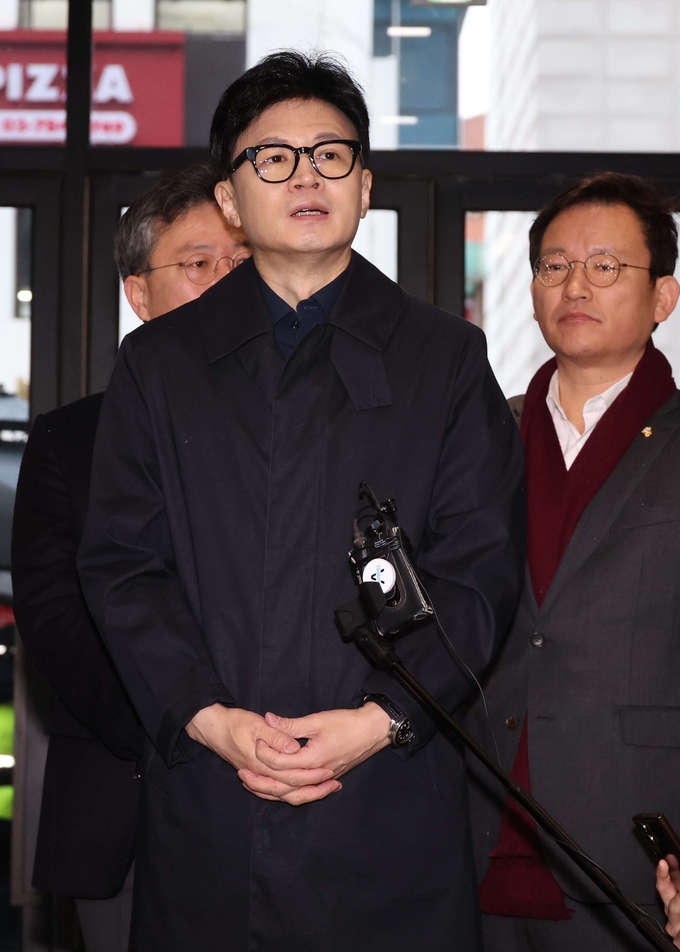 한동훈 국민의힘 비상대책위원장이 5일 오전 서울 여의도 국민의힘 중앙당사에 출근하며 취재진의 질문에 답변하고 있다/사진=뉴시스