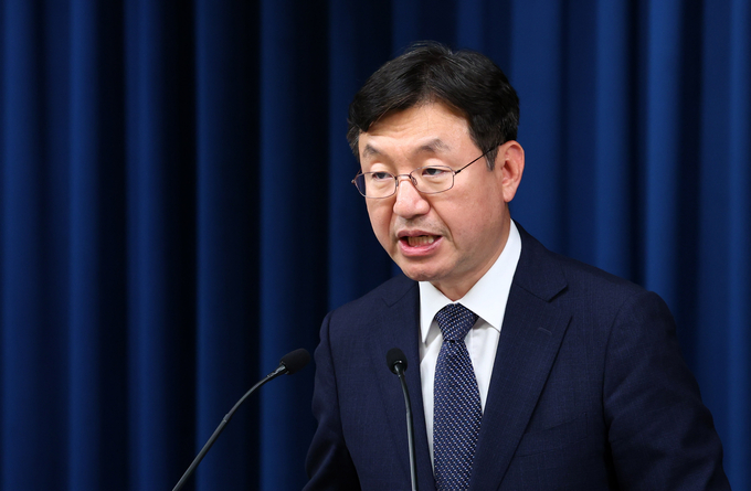 성태윤 정책실장이 20일 서울 용산 대통령실 청사에서 해외 직구 정책 관련 브리핑을 하고 있다./사진=뉴시스