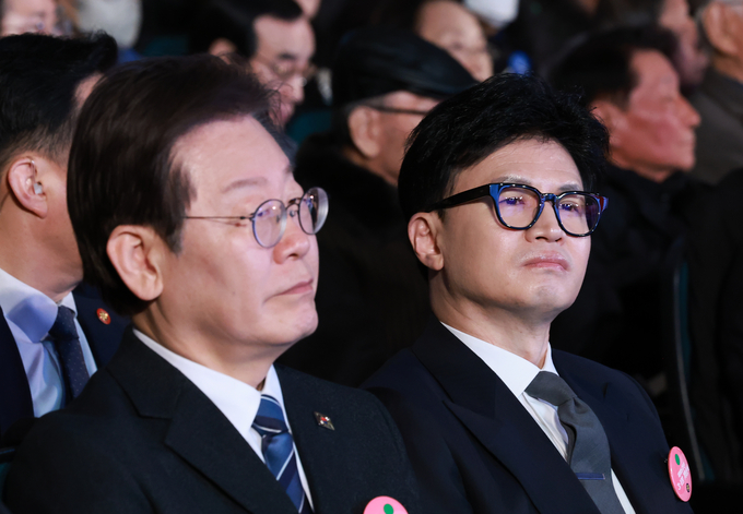 한동훈 국민의힘 비상대책위원장과 이재명 더불어민주당 대표가 1일 서울 중구 유관순기념관에서 열린 제105주년 3·1절 기념식에 참석해 있다. 사진=뉴시스