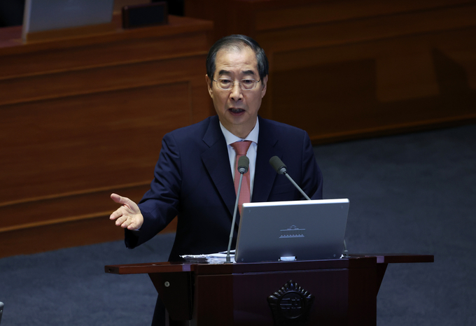 한덕수 국무총리가 12일 서울 여의도 국회에서 열린 제418회국회(정기회) 제7차 본회의 대정부질문(교육·사회·문화)에서 항의하는 야당 의원들을 향해 목소리를 높이고 있다. 사진=뉴시스