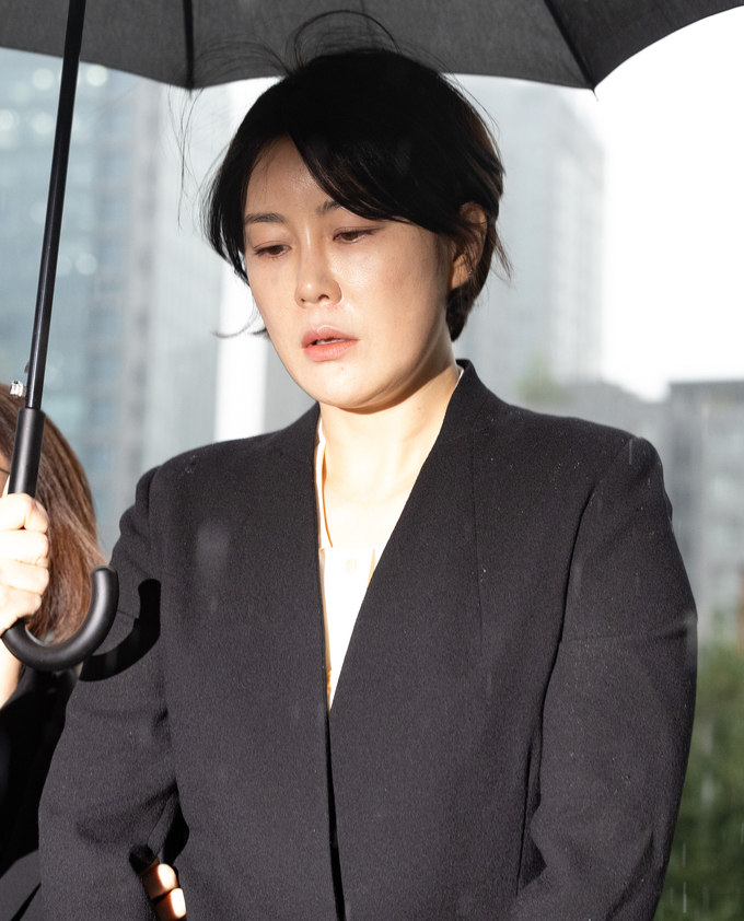 음주운전 혐의로 입건된 문재인 전 대통령의 딸 문다혜 씨가 지난 18일 서울 용산경찰서에서 열린 조사에 출석하고 있다. 사진=뉴시스