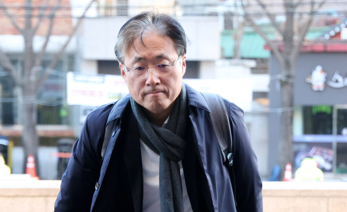 김형두 헌법재판소 재판관이 31일 오전 서울 종로구 헌법재판소로 출근하고 있다. 사진=뉴시스