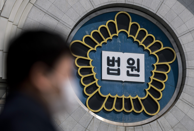 이재명 더불어민주당 대선 후보의 공직선거법 위반 혐의 사건 파기환송심 첫 공판이 오는 6월 18일에 열린다. 서울고법 형사7부(부장판사 이재권)는 이 후보의 공직선거법상 허위사실 공표 혐의 1차 공판기일을 당초 지정했던 5월 15일 오후 2시에서 대선 본투표 이후인 6월 18일 오전 10시로 이날 연기했다. 사진=뉴시스