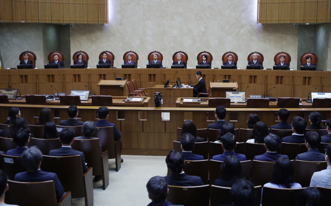 조희대 대법원장을 비롯한 대법관들이 1일 오후 이재명 더불어민주당 대선 후보의 공직선거법 사건 전원합의체 선고를 위해 서울 서초구 대법원 대법정에 입장해 자리에 앉아 있다. 사진=뉴시스