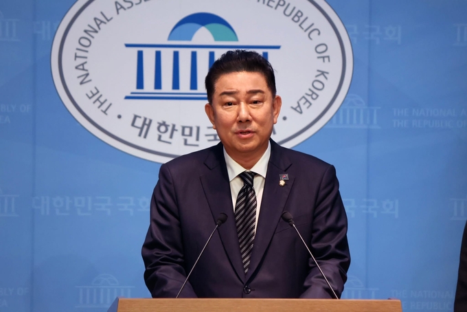 김병기 더불어민주당 의원이 5일 서울 여의도 국회 소통관에서 원내대표 출마를 선언하고 있다. 사진= 뉴시스.