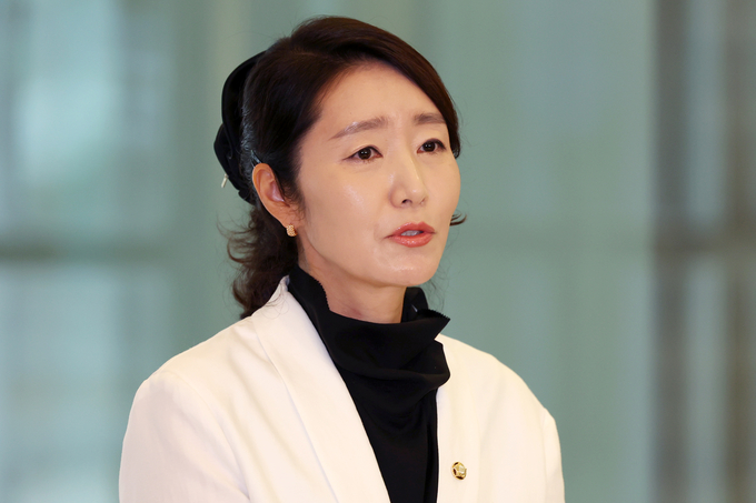 강선우 여성가족부 장관 후보자가 26일 오후 서울 종로구 이마빌딩에 마련된 인사청문회 준비 사무실에 출근하며 소감을 말하고 있다. 사진=뉴시스