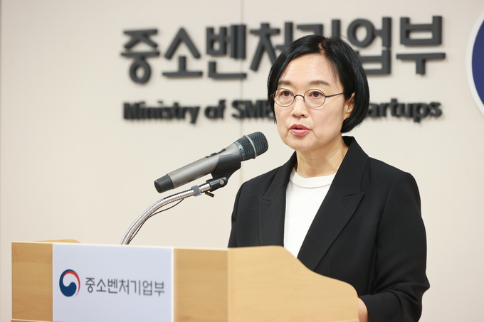 한성숙 중소벤처기업부 장관이 24일 세종 중소벤처기업부 청사에서 열린 취임식에서 취임사를 하고 있다. 사진=뉴시스
