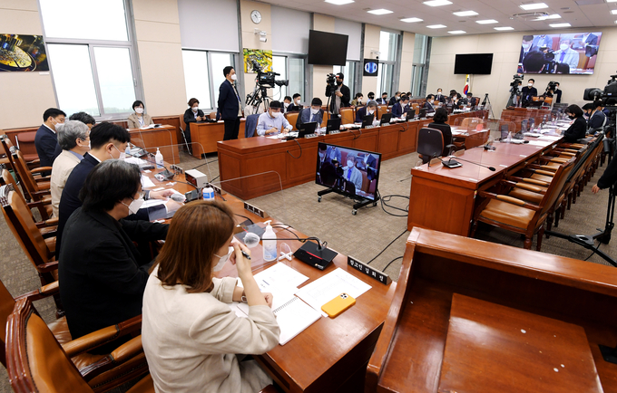 지난 2021년 5월 서울 여의도 국회에서 열린 과학기술정보방송통신위원회 포털 알고리즘 관련 공청회에서 김진욱 법무법인 주원 변호사가 발언하고 있다. 사진=뉴시스