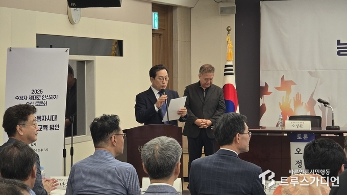 황우섭 미디어연대 상임대표가 참석자들을 소개하고 있다. 글·사진= 심민섭.