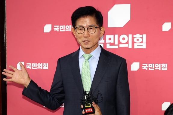 김문수 "이화영은 감옥 갔는데… 주범은 李 아닌가"