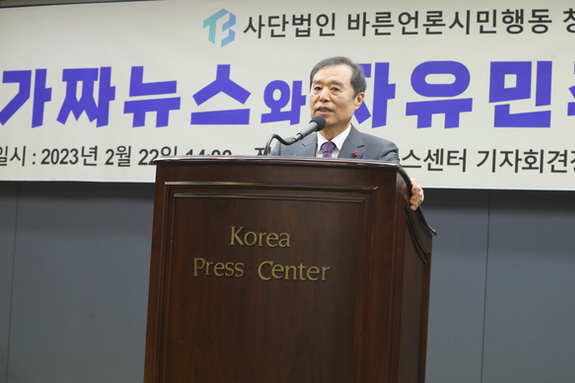 군중심리가 가짜뉴스에 오염되면 끝내 폭력, 살인까지