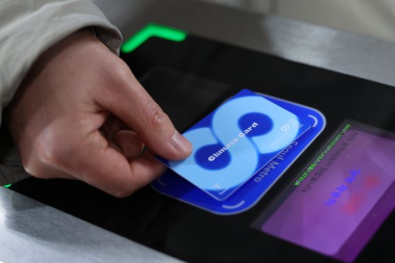 실물 기후동행카드, 25일부터 앱에서 충전·사용정지 가능