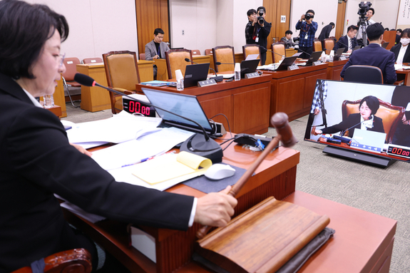 [오정근 칼럼] 자유민주주의 후퇴 초래할 입틀막법