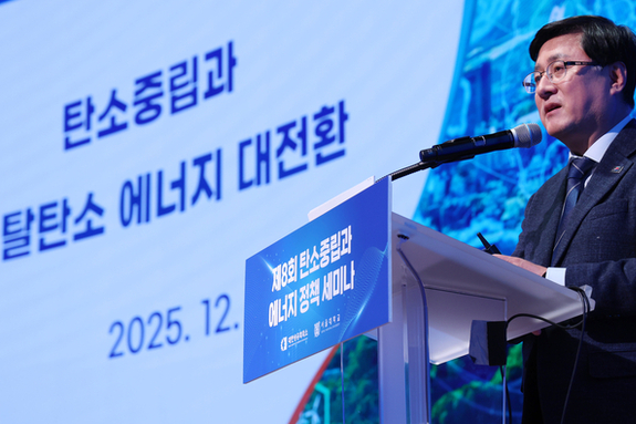 [오정근 칼럼] 인공지능 외치면서 재생에너지만 강조하나