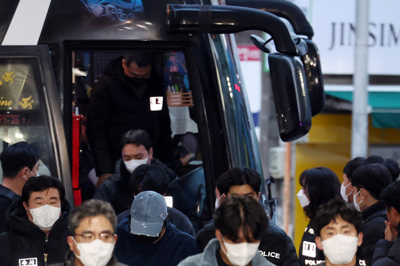 "정부지원금 신청하세요" 배너 광고에 속아 7700만원 허공에 날려