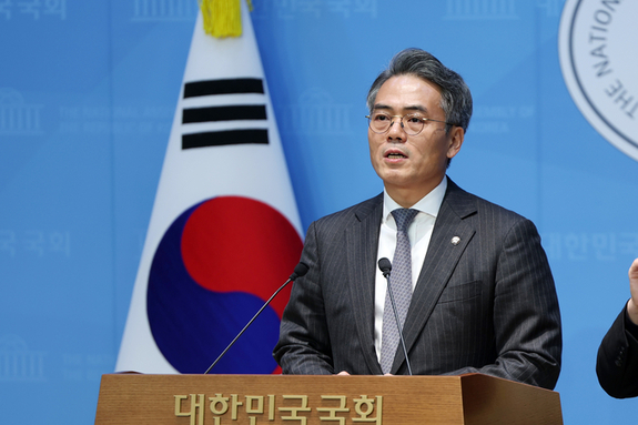 김기표 "정경심 씨, 표창장 하나로 징역 4년"?… 계속되는 ‘조국 범죄’ 축소·왜곡