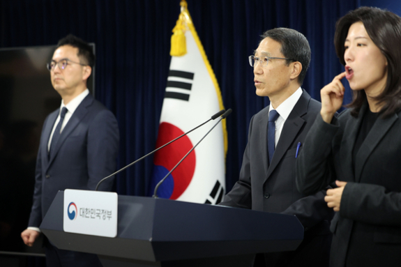 "보고 싶은 것만 본다"... 인류의 고질적 질병 '확증 편향'의 실체